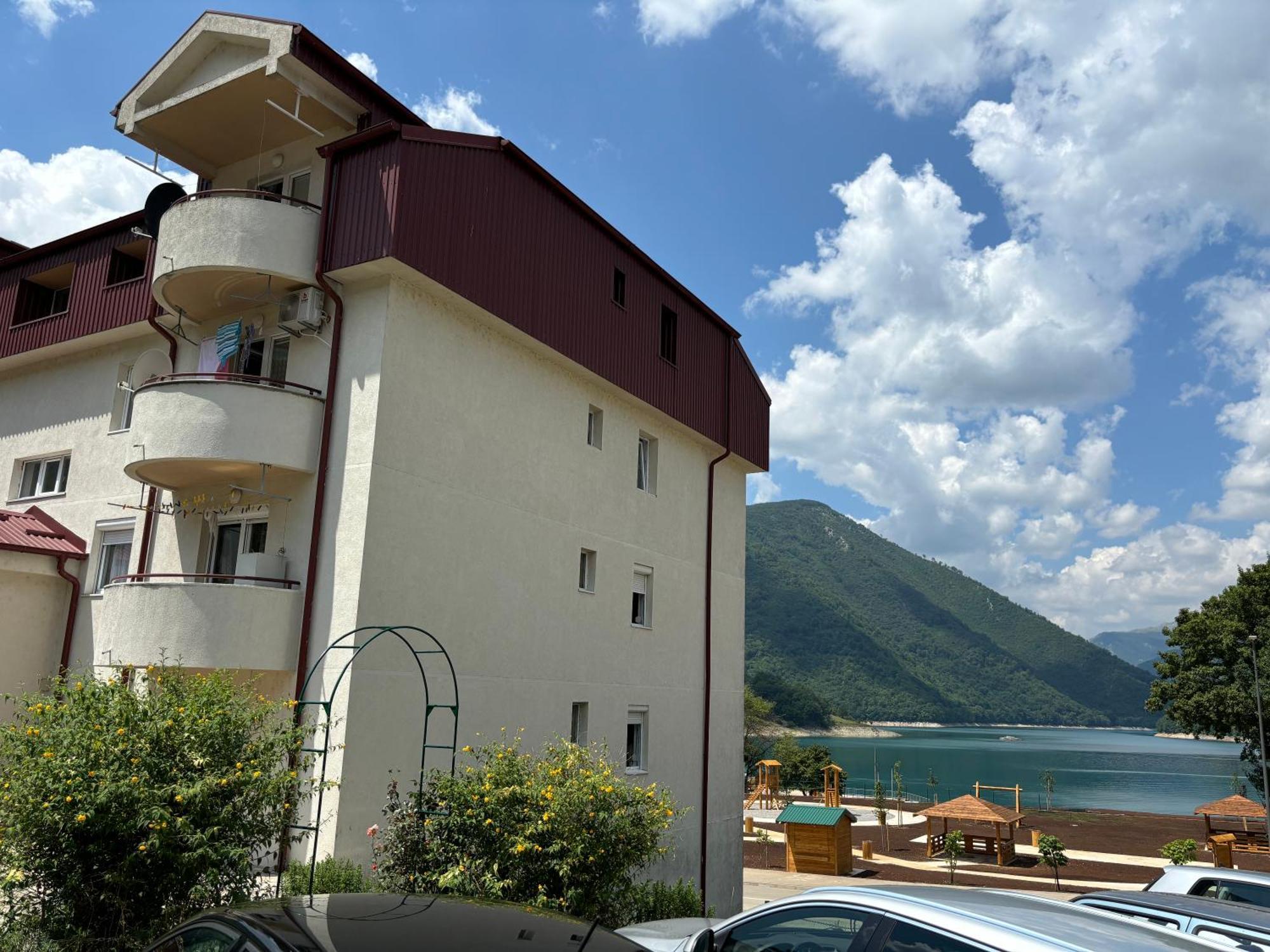 Zora Apartment Плужине Екстериор снимка