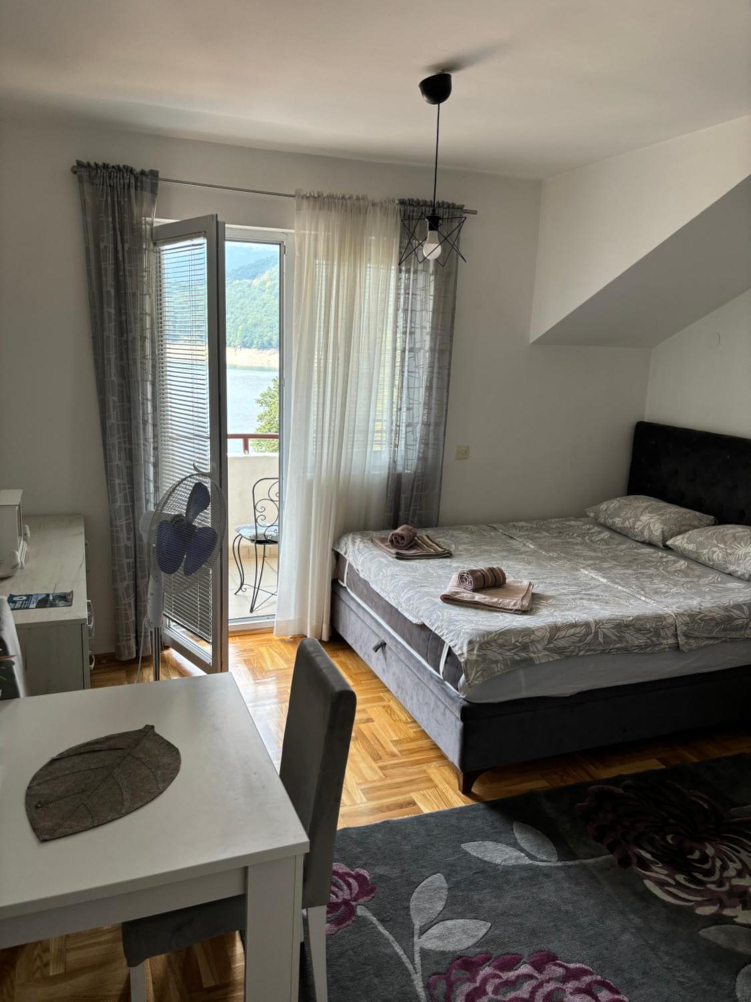 Zora Apartment Плужине Екстериор снимка