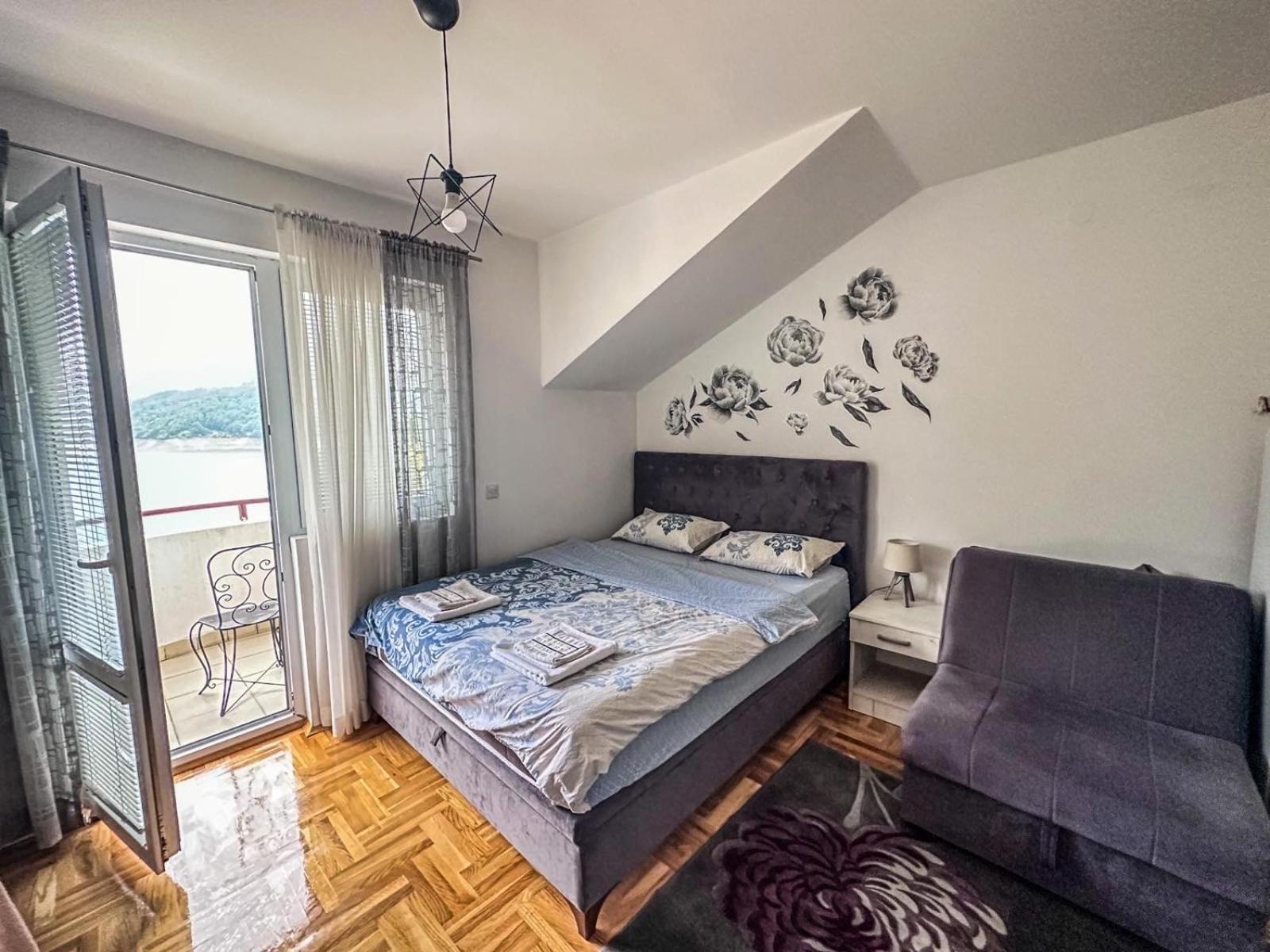 Zora Apartment Плужине Екстериор снимка