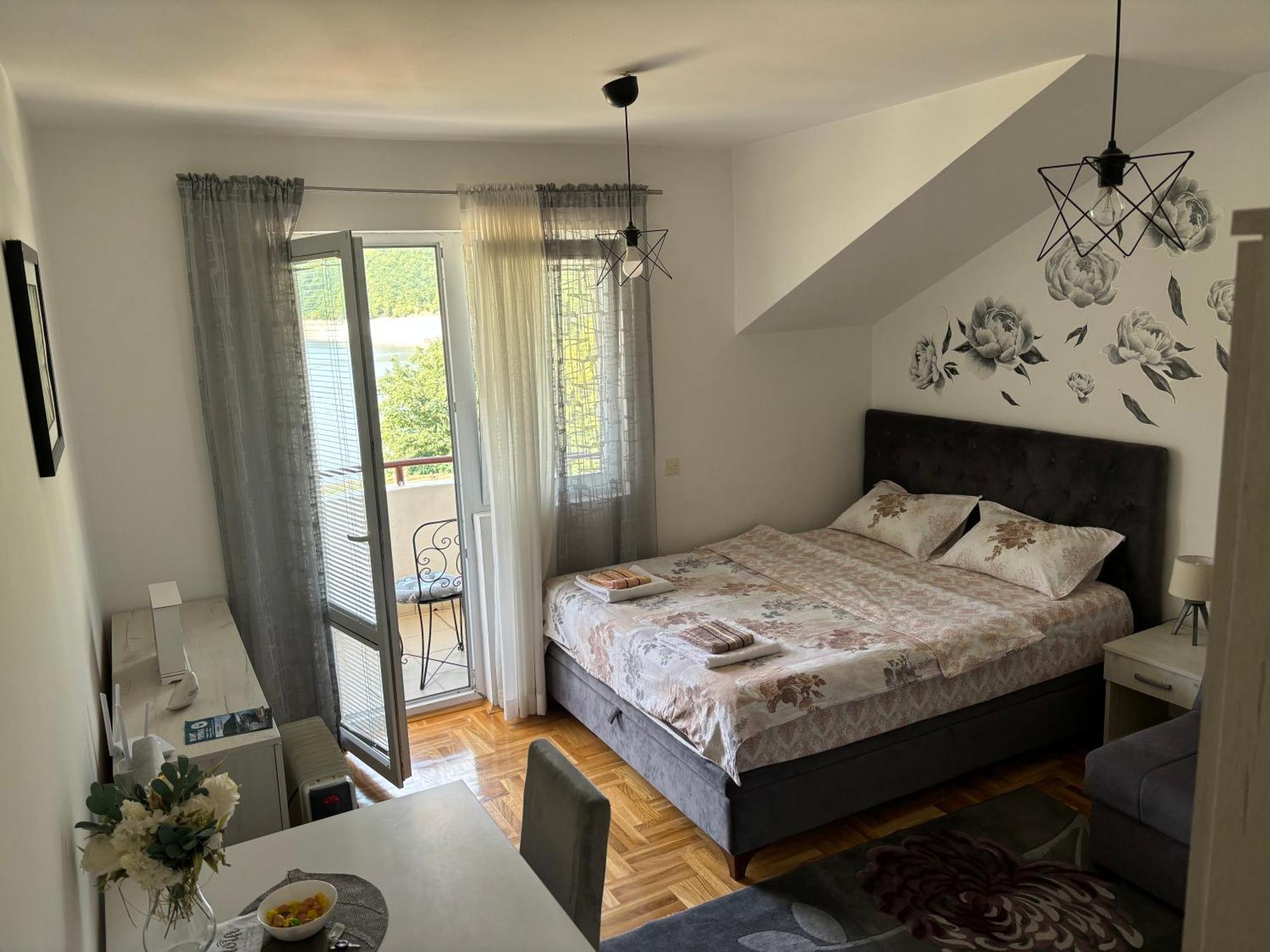Zora Apartment Плужине Екстериор снимка