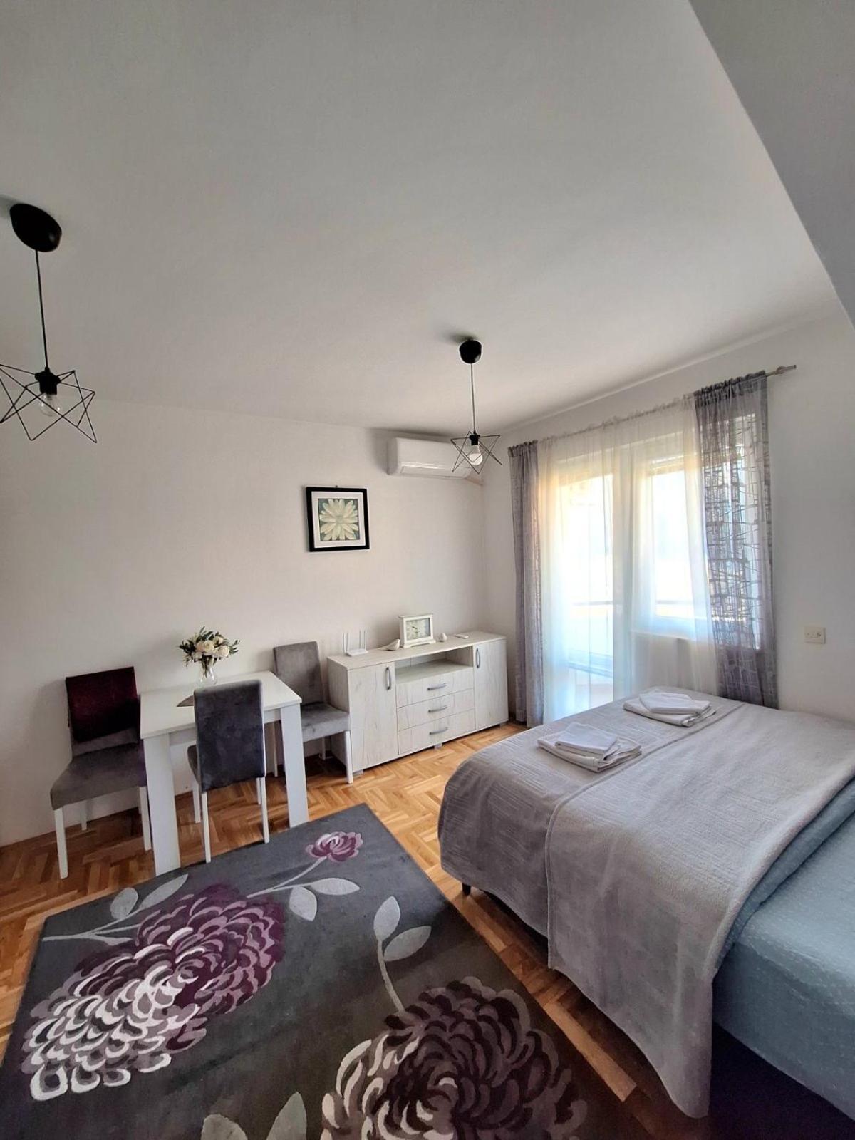 Zora Apartment Плужине Екстериор снимка
