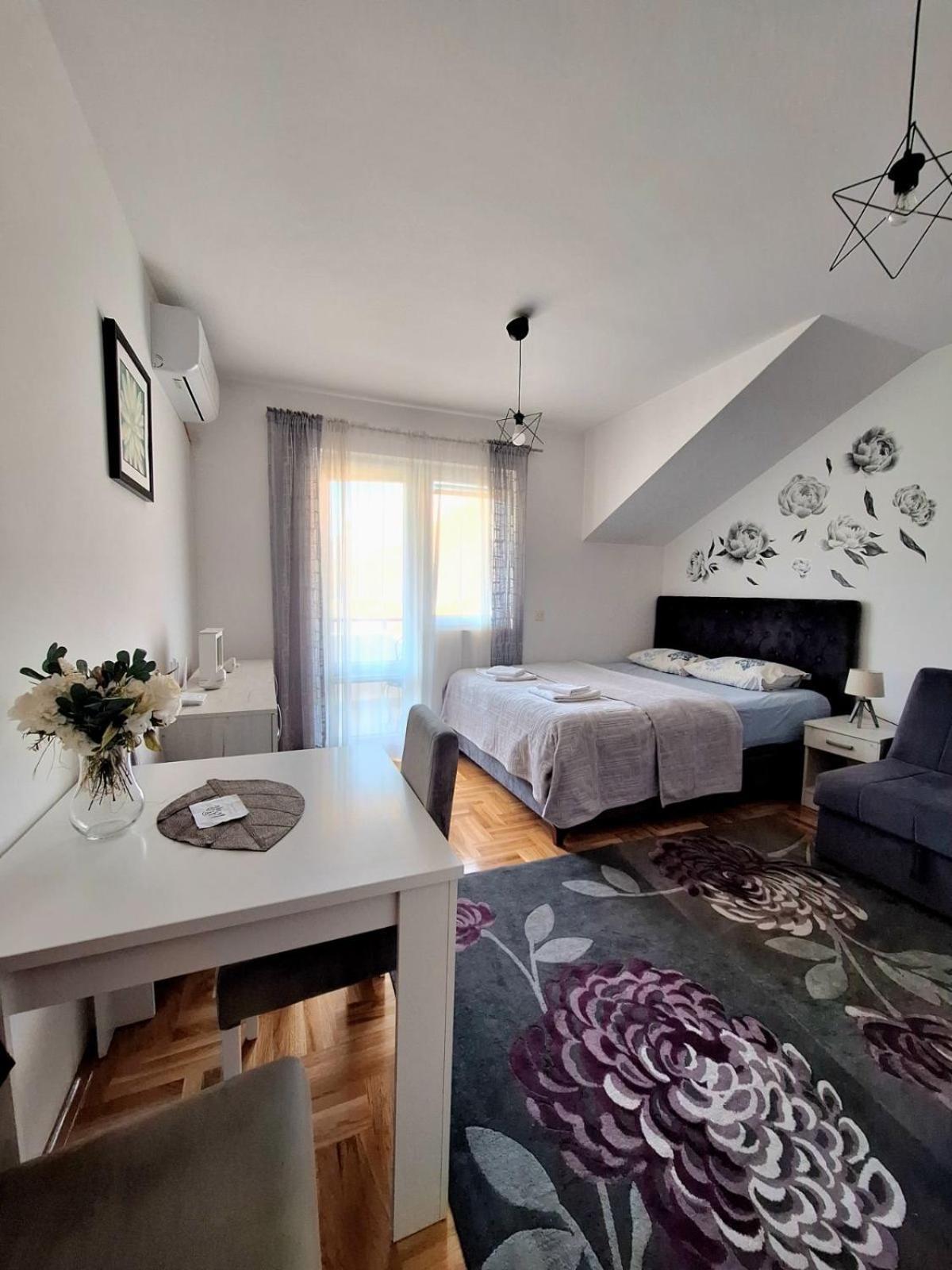 Zora Apartment Плужине Екстериор снимка
